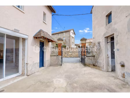 maison de ville saint just la pendue 107.5m² avec extérieur et dépendances.