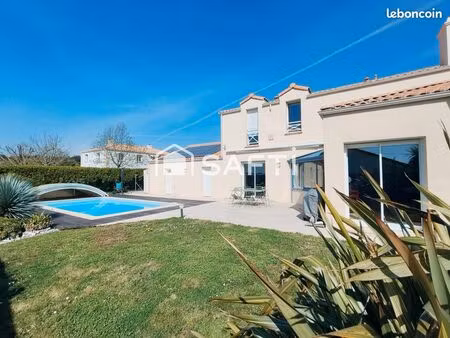 propriété 10 pièces 237 m²