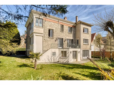 maison bourgeoise 8 pièces quartier du lac - calme et verdoy