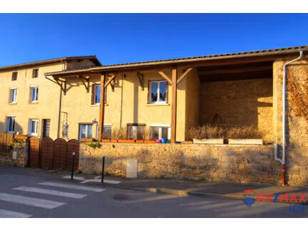 maison double au centre de st alban de roche