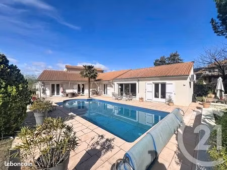 maison 8 pièces 215 m²