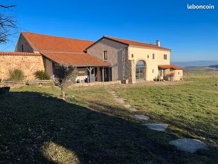 corps de ferme avec dépendances