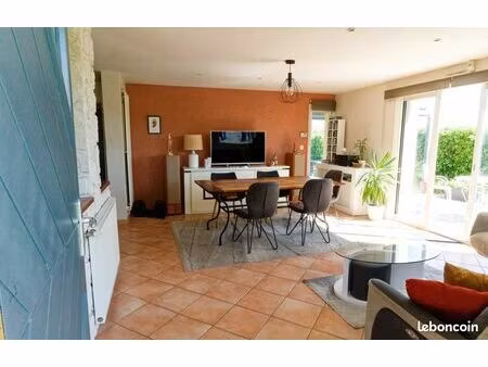 jolie maison contemporaine