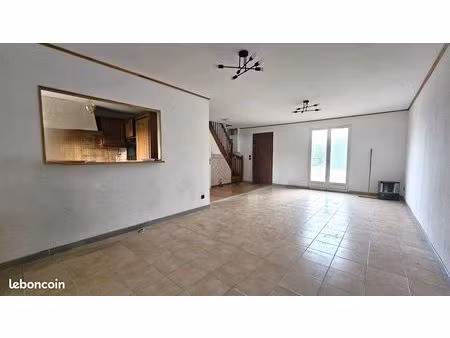 maison habitable de plain-pied  garage  jardin sur parcelle de 1438 m2 à vouzy (51)