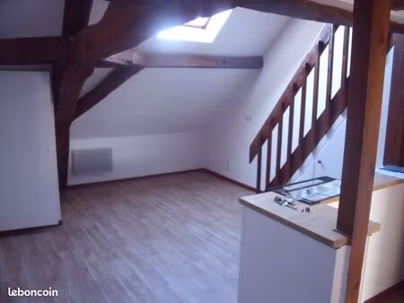 loue studio de 28m2 au centre ville d'avallon 89200.disponible fin mars 2026