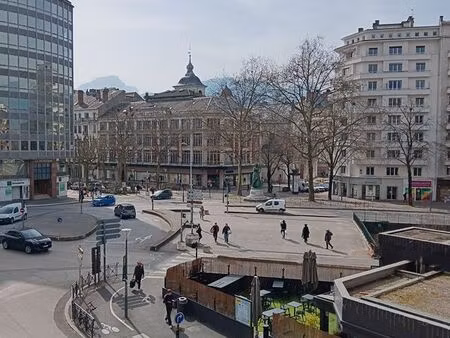 spacieux t3 de 87m² en centre ville de chambéry