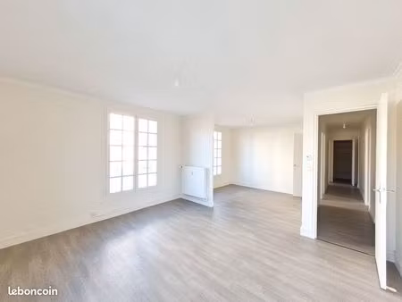 grand t4 de 90 m² - refait à neuf plein cœur des halles