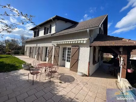 maison 8 pièces 198 m²