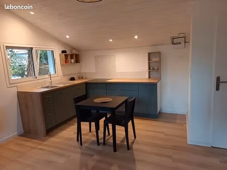 maison avec terrasse et jardinet