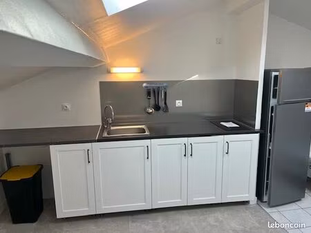 studio sous pente refait à neuf  rabatau