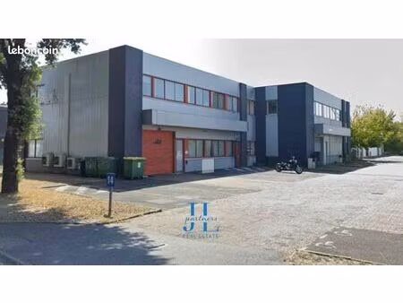 local bureaux 432 m²