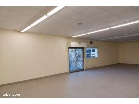 location local professionnel / bâtiment grand champ