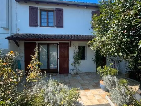 maison mitoyenne - 4 pièces - plein centre - cambo les bains