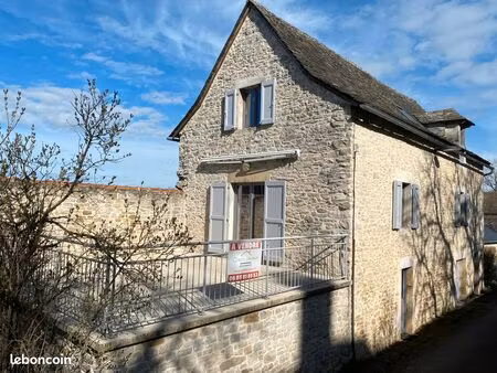 belle maison en pierre dans le cœur de sebazac