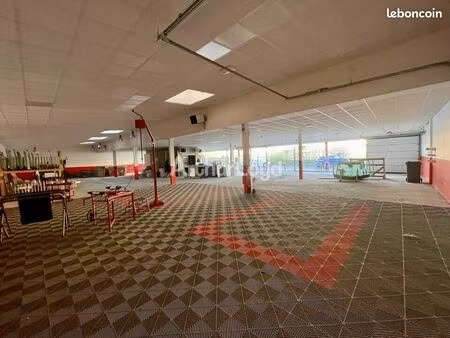 local commercial 924 m²