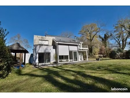 maison 8 pièces 224 m²