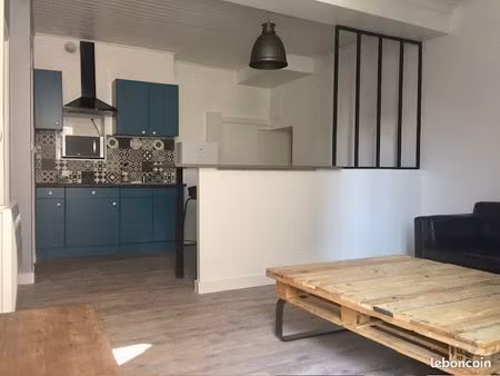 loue appartement t2 de 36 m2 meublé à l'année - plein centre