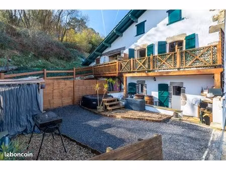 vente d'un appartement type t6  maison mitoyenne