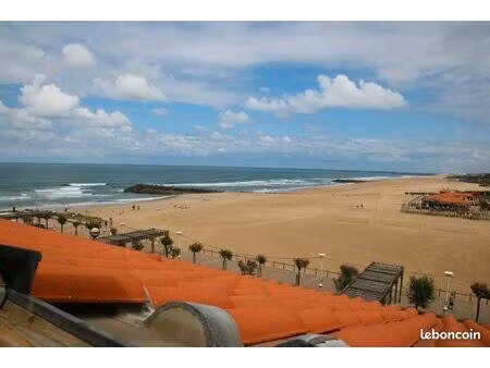 studette sur la plage