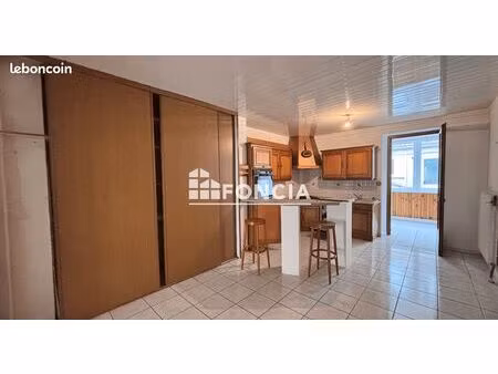 un appartement d'exception  généreux dans ses volumes  idéalement situé au cœur de la char