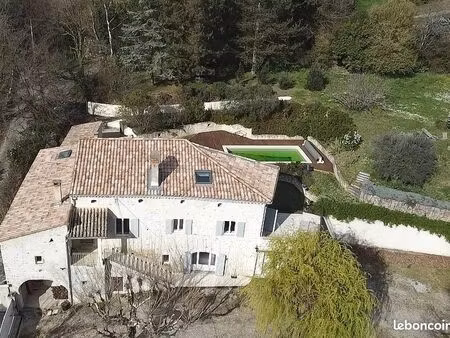 propriété 11 pièces 194 m²