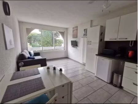 à louer à l’année studio meublé le grau du roi