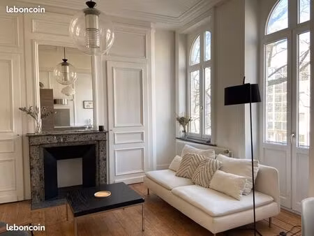 t2 lumineux – cachet ancien – hyper centre lille (st-michel / mairie) – 45 m²