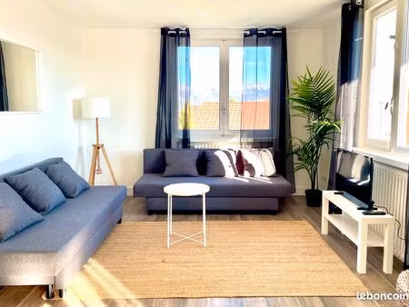 t4 meublé de 85 m² - cave - 2 stationnements- balcon - jardin- arrêt de bus juste devant l