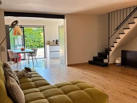 maison renovée 125m2 avec exterieur et stationnement