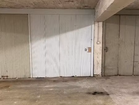 garage fermé route des romains