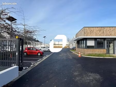 local d'activité 327 m²