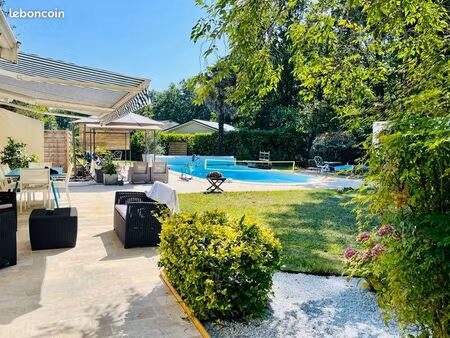 maison contemporaine - 6 chambres - 215m2 - piscine - 4500m2 de terrain