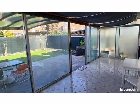 maison de lotissement tb placee 153 m2 utiles + terrasse + double veranda et sous sol amen