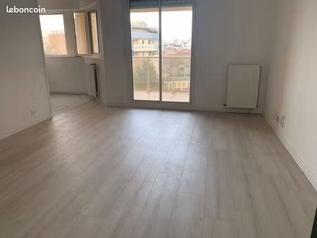 grand t2 de 52 m² au centre ville