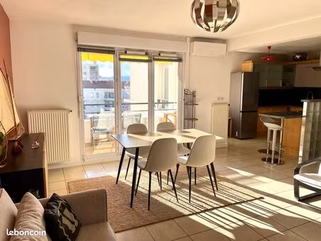 t3 meublé 68m2 garage  piscine  clim  dernier étage