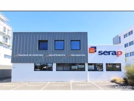 à louer local d’activité de 320m2 : bureaux et hangars