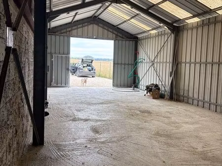 location hangar 92m2 sur terrain de 305m2 pour stockage