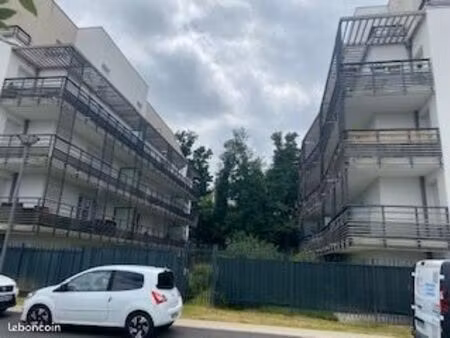 beau f3 en raz de jardin dans une résidence récente de 2016 au pied du rer