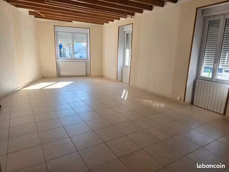 à louer – maison de ville t3 – 94 75 m² – lumineuse – garage – chantenay / ste anne