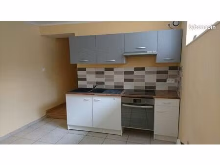 sur commune de lucy le bois 89200  loue au rdc une maison de 70m2. disponible le 13 avril 