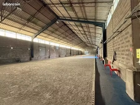 local commercial 900 m²
