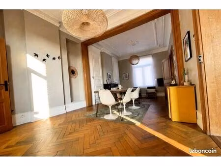 maison de maître rénovée 160 m2 + grenier 70 m2 + garage + dépendances  terrain 2452