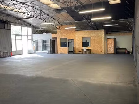 grand hangar de stockage