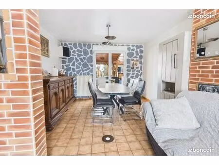 maison familiale avec jardin au calme. agences s'abstenir