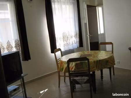 a louer a l'annee studio meuble