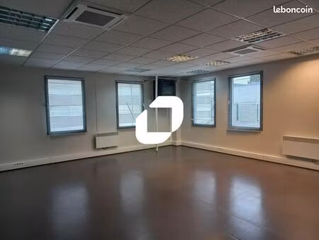 bureau 210 m²