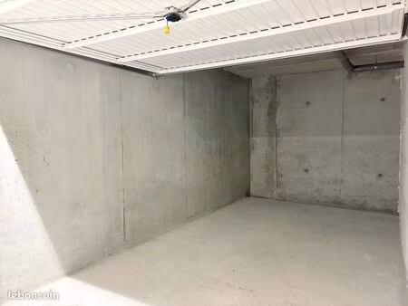 box fermé - proche campus carreire