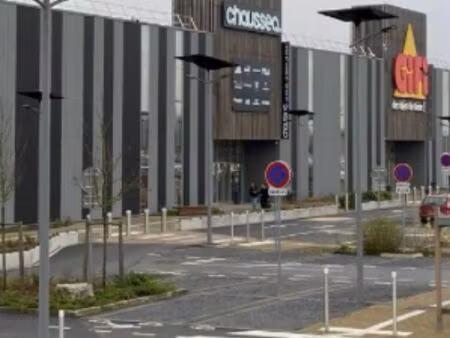 local commercial 2000 m2