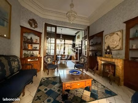 maison 7 pièces 217 m²