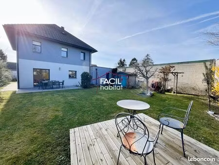 pavillon 9 pièces 142 m²